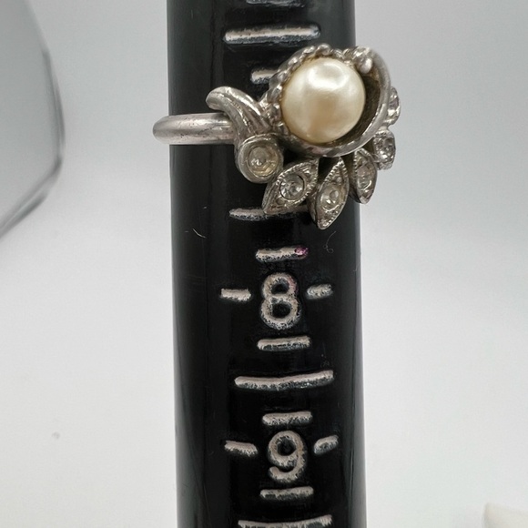 Avon Silver Ring with Pearl and Crystal Accents - Picture 9 of 10